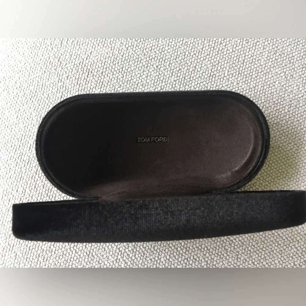 Tom Ford Black Velvet Eyewear hard Case with cloth